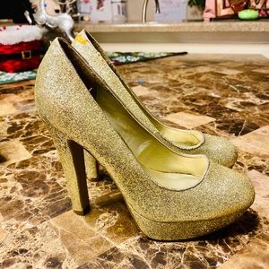Sexy gold glitter heels